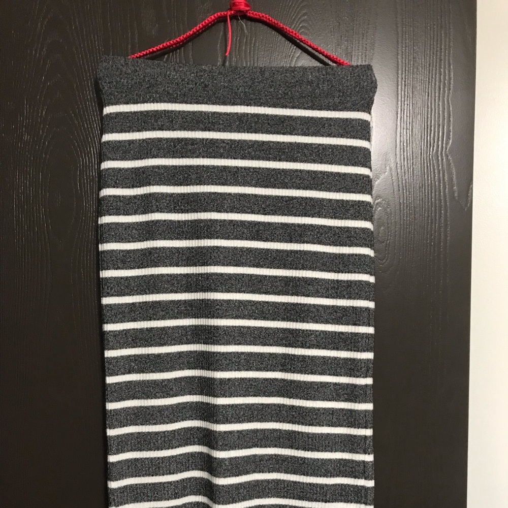 3/$20 Gap straight knit skirt NWOT